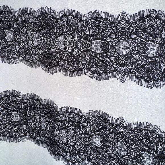 Torrid Blouse Women's 4X Black & White Lace Stripes Long Sleeve Plus Tunic Top - Picture 4 of 7